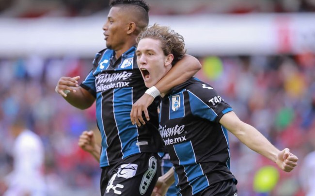 Gallos golea a  Xolos en casa