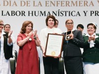 Celebran a enfermeras; entregan  Medalla al Mérito Humanístico