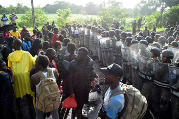 Contiene GN a la  caravana migrante