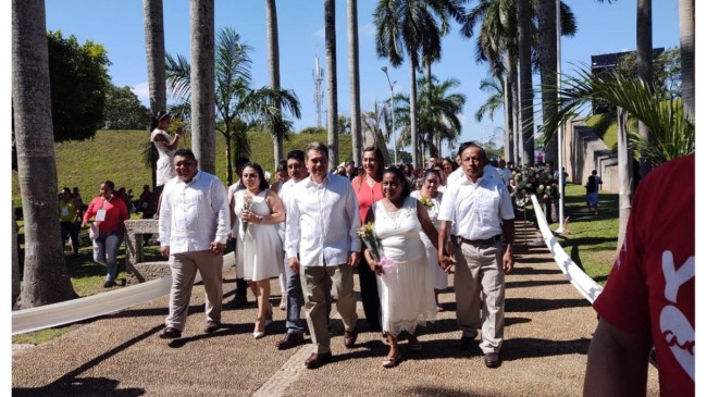 Celebran ‘Día del Amor y la Amistad’ con bodas colectivas