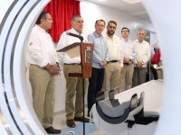 Entrega Romero Oropeza nuevo tomógrafo al hospital Rovirosa