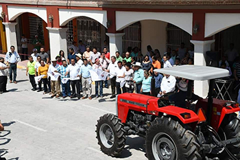 Apoyan con tractores para la mecanización