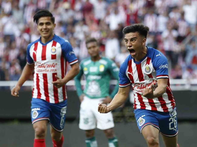 Chivas somete al León y  entra a zona de liguilla