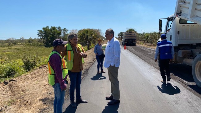 Supervisan reconstrucción de  carretera Chablé-El Triunfo