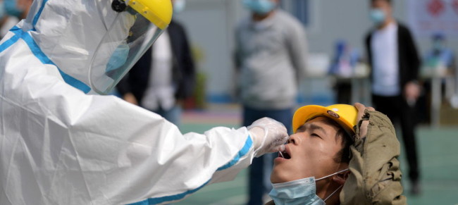 China ensaya con humanos vacuna contra el coronavirus