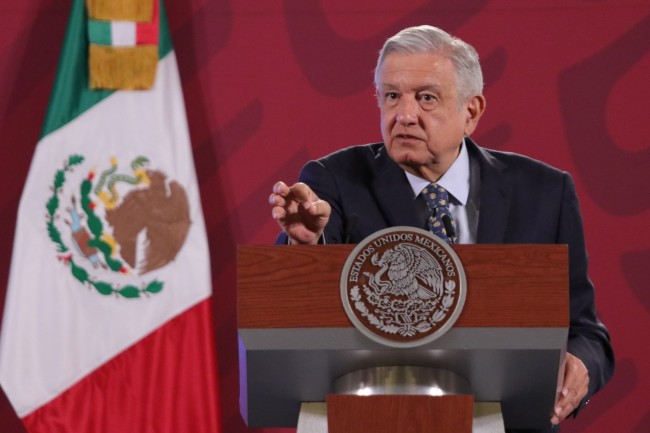 No soy tapadera  de nadie: Obrador