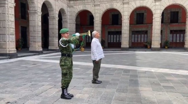 Rinde AMLO  homenaje a  víctimas de coronavirus