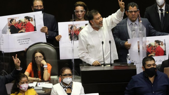 Noroña exhibe lista de diputados morenistas que votaron por el PRI