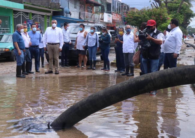 Supervisa Adán Augusto instalación  de equipos de bombeo en Nacajuca