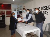 Entregan Certificados de Derecho de Posesión a familias teapanecas