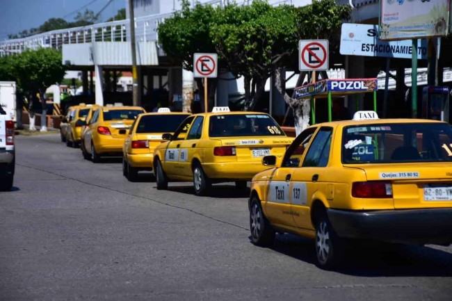 Golpea contingencia sanitaria a taxistas; bajan 70 % sus ingresos