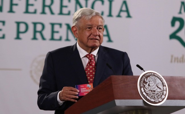 En 2017, Córdova y Murayama consideraron ilegal entrega de tarjetas: AMLO