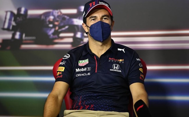 Checo Pérez, piensa renunciar a Red Bull