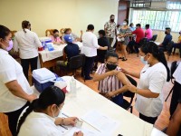 Aplican vacuna contra Covid a jóvenes en Centro