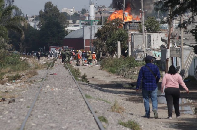 Explosión de ducto deja un muerto y 15 heridos, en Puebla