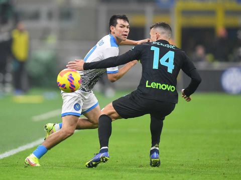 Inter pone fin al invicto  de Nápoles, gana 3-2