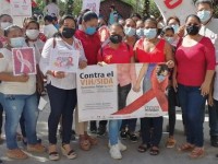 Marchan en calles de Jonuta por el Día Mundial del Sida