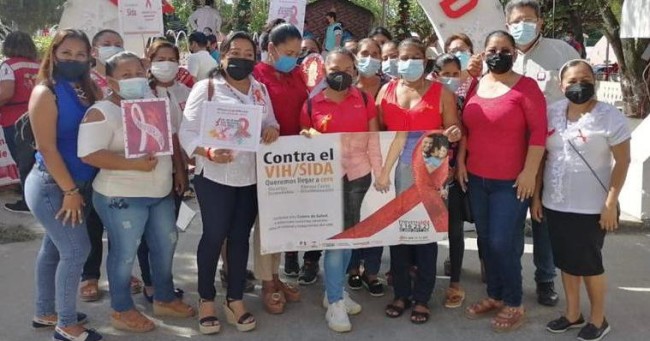 Marchan en calles de Jonuta por el Día Mundial del Sida