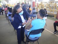 Vacuna Salud a rezagados en zona urbana de Centro