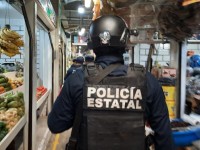 Elementos policiacos recorren a pie y tierra el Pino Suárez