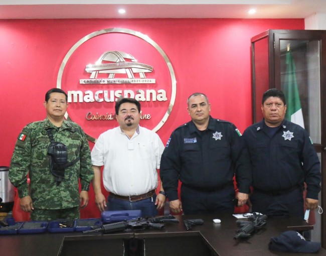 Entregan armas nuevas a policías de Macuspana