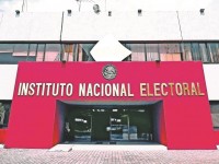 Asociación cercana a Morena “intenta suplantar atribuciones”, dice INE