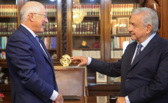 Ken Salazar, visitante frecuente de Palacio Nacional