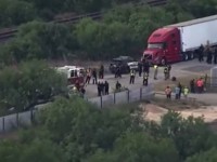 Hallan camión con cadáveres de 46 migrantes