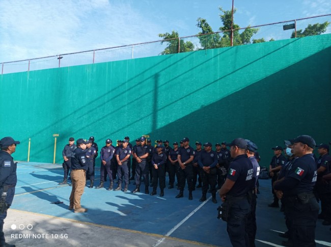 Policías buscan recuperar la confianza de ciudadanos