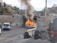 Incendian encapuchados  unidades de transporte en BC