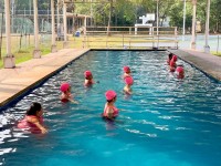 Invita Centro a rehabilitación acuática gratuita