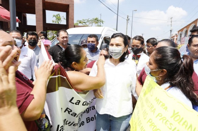 Entregan paquetes e insumos de producción