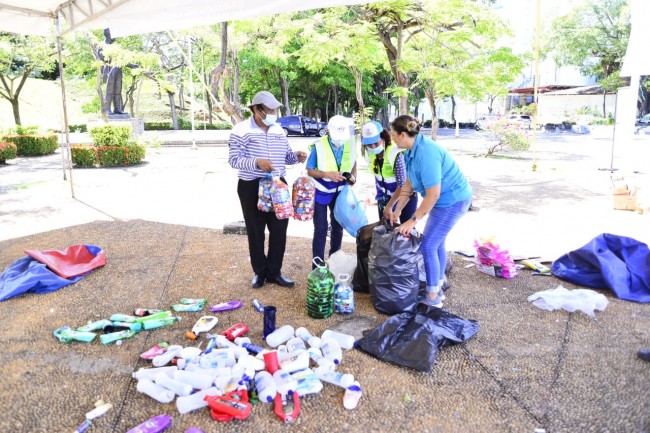 Realizan colecta de material reciclable