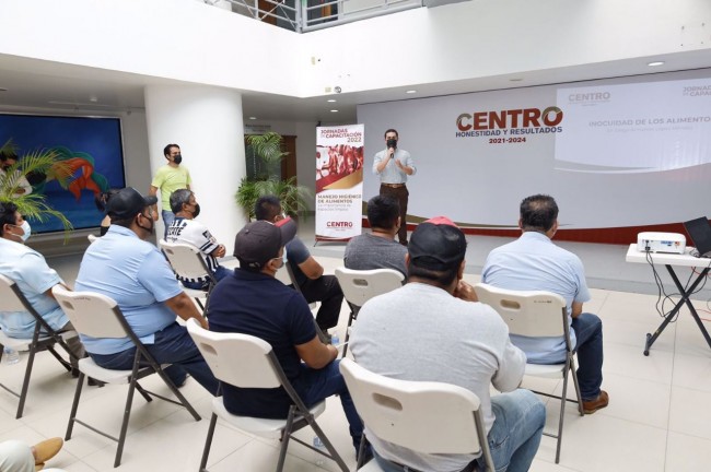 Capacitan en el manejo de alimentos en carnicerías