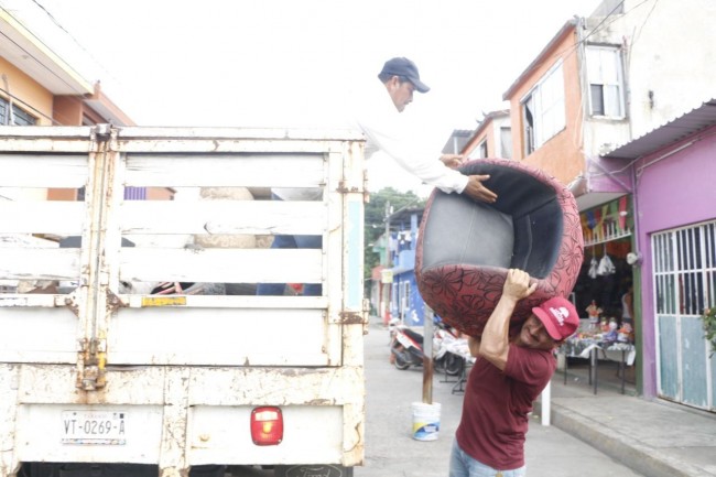 Suma Centro 17 colonias al Programa de descacharrización