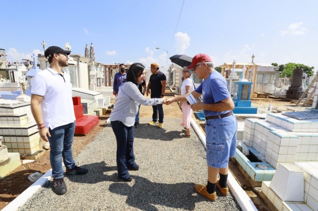 Supervisa Yolanda Osuna Huerta los panteones