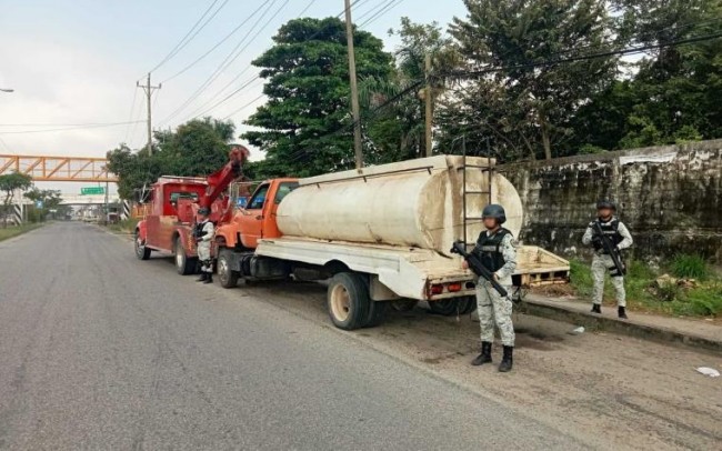 En Hidalgo y Tabasco, Guardia Nacional  localiza pipa cargada con diésel ilegal