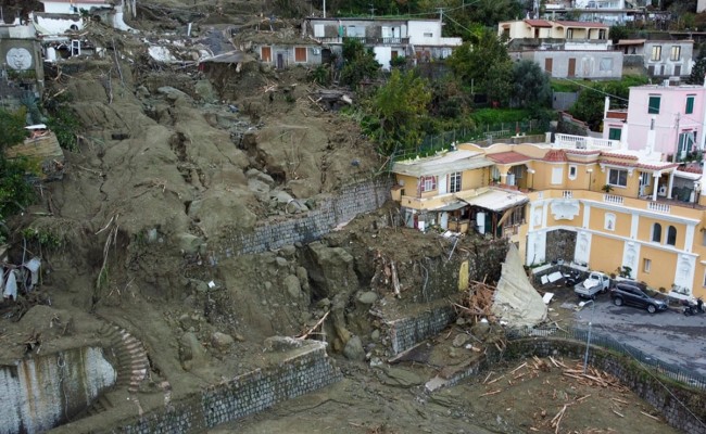 3 muertos tras deslizamiento de tierra en Ischia, Italia