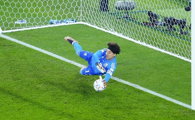 Guillermo Ochoa salva a México, empató con Polonia