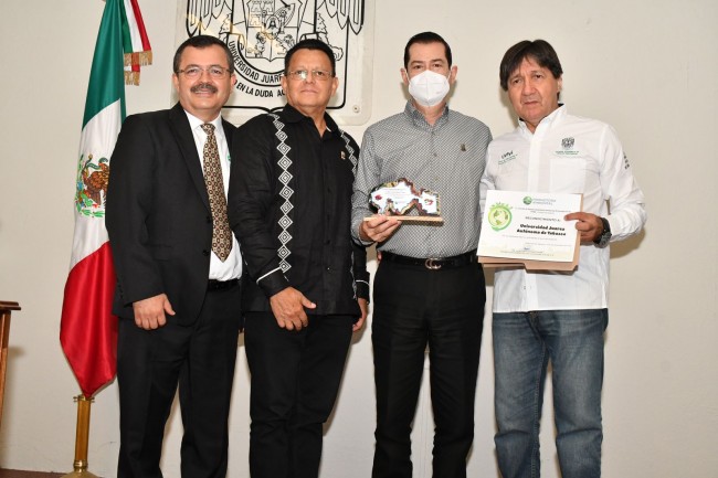 Recibe UJAT reconocimiento  de Promotora Ambiental PASA