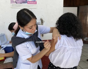 Aplica Salud vacuna contra la influenza