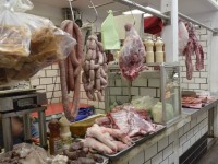 Mermada la venta de carne de cerdo