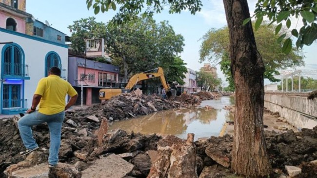 Afectan obras del malecón a comerciantes de la Zona Luz