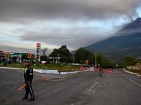 Cierran aeropuerto por la erupción del volcán de Fuego