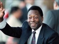 Sin fecha de alta, pero Pelé  presenta mejoría en su salud