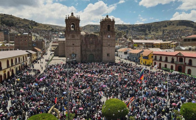 Decretan toque de queda en Puno, epicentro de protestas