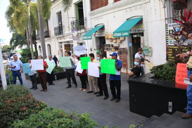 Piden taxistas de Teapa más placas