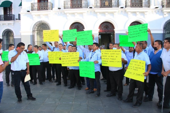 Exigen taxistas concesiones para choferes con mayor antigüedad