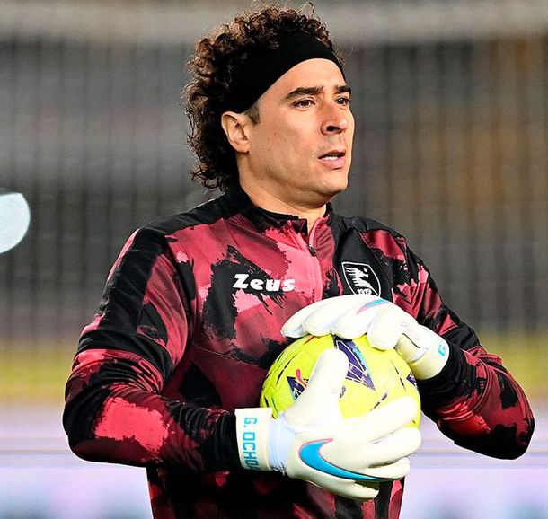 Primera victoria de Memo Ochoa en Italia