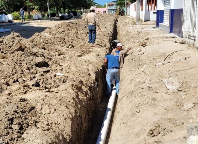 Restablecen suministro de agua potable a habitantes